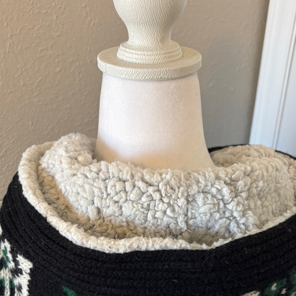 Cambridge Dry Goods Black and Green Fleece Shacket - Picture 5 of 10